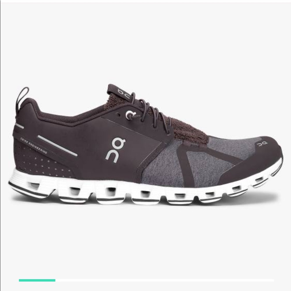 Tennis shoes